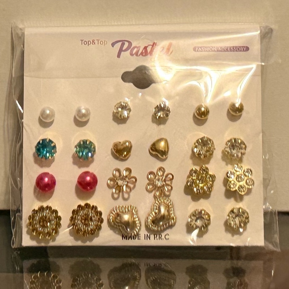 Stylish Stud Earring Set with Gold Accents - Picture 4 of 8